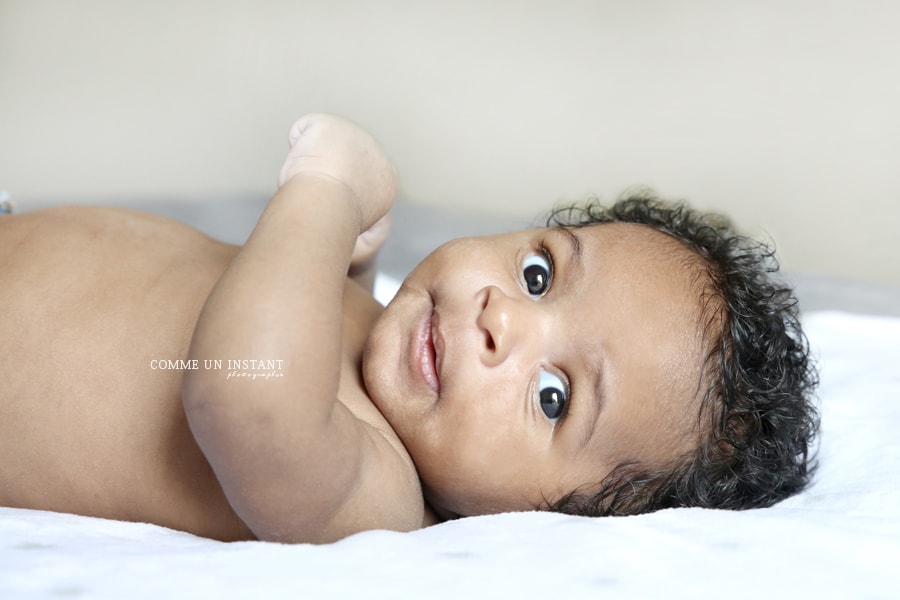 photographie pour bébés, photographie bébé métis, photographe pro bébé studio, bébé noir, shooting bébé, shooting à domicile bébé peau noire